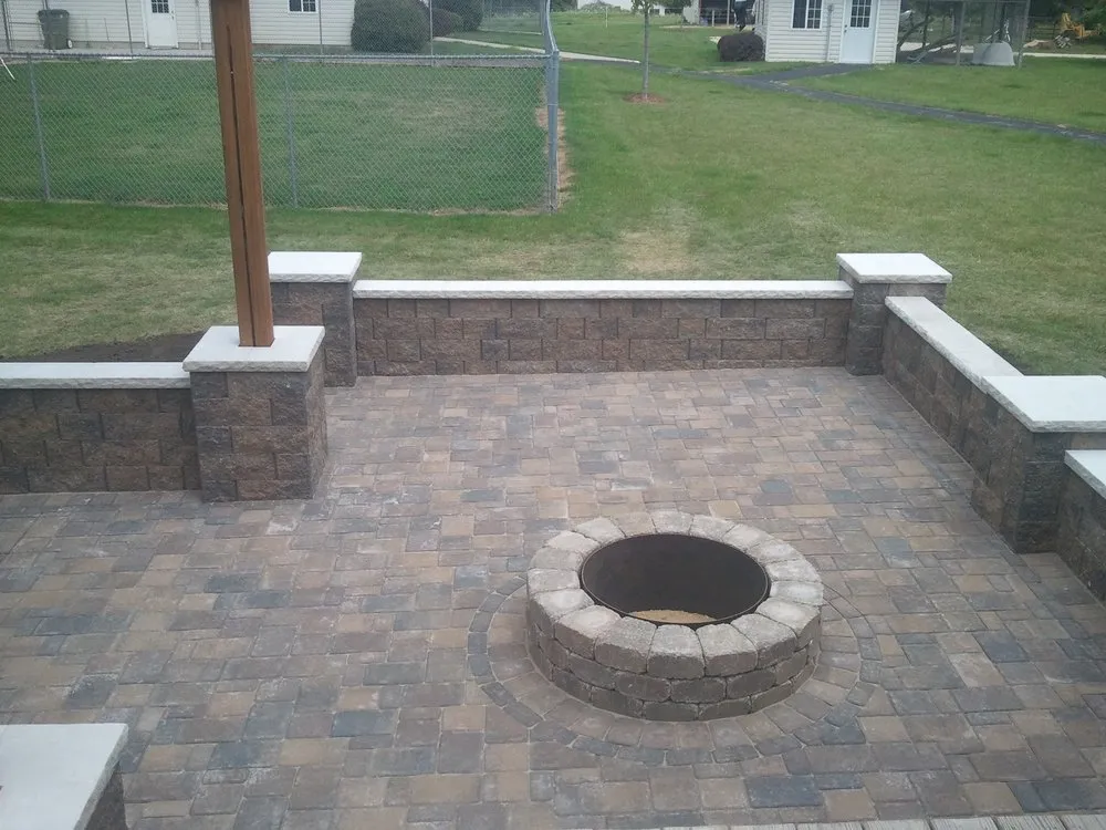 Top-rated landscape design in Anamosa, IA - Minger Mowing & Landscaping