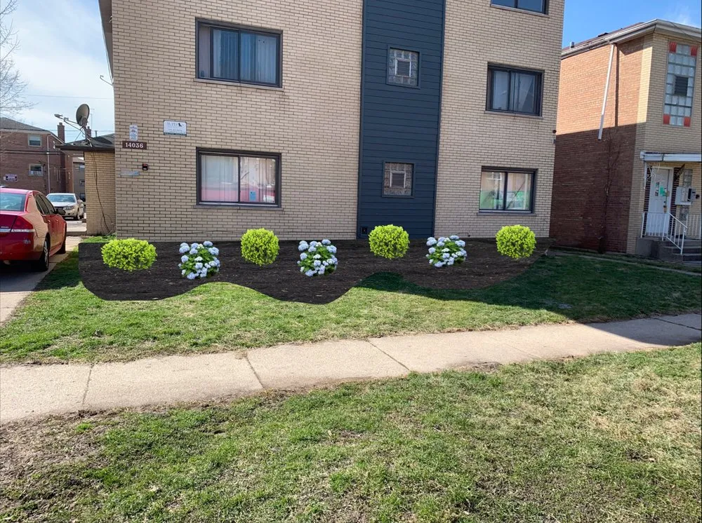 Affordable lawn mowing service experts serving Chicago, IL - Mingo & Sons Lawn & Landscape