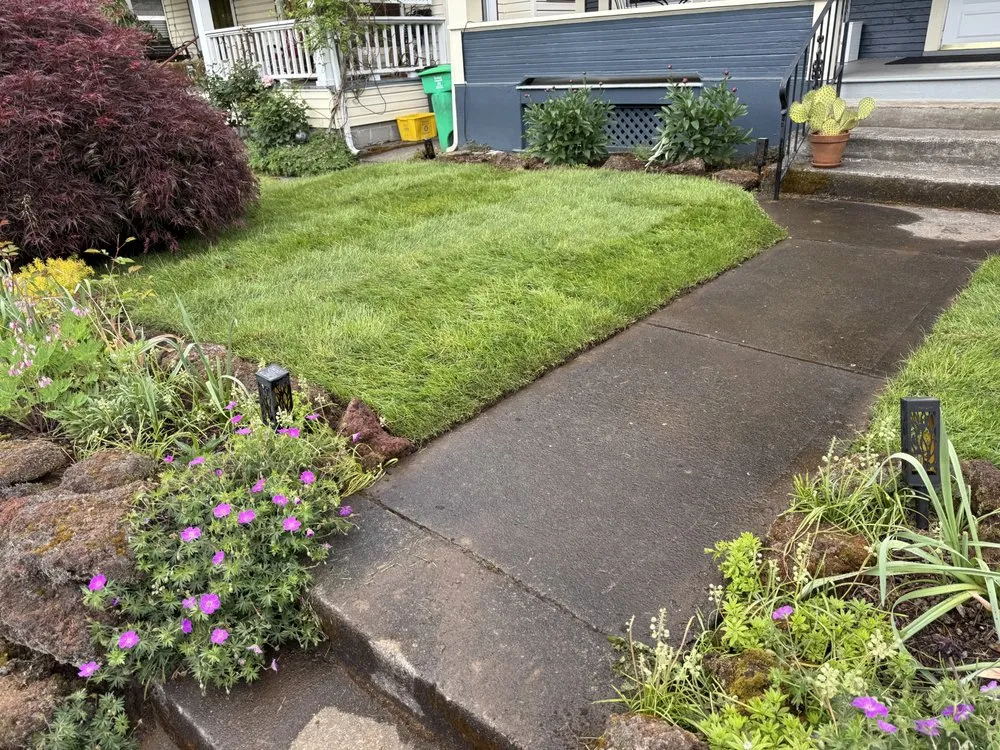 Affordable garden landscaping in Portland, OR by Mingo Landscape