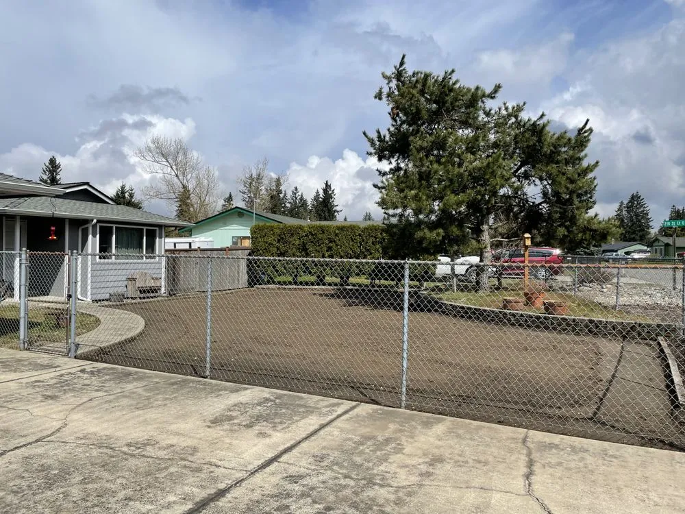 Affordable lawn mowing service in Puyallup, WA by Minh's Landscaping