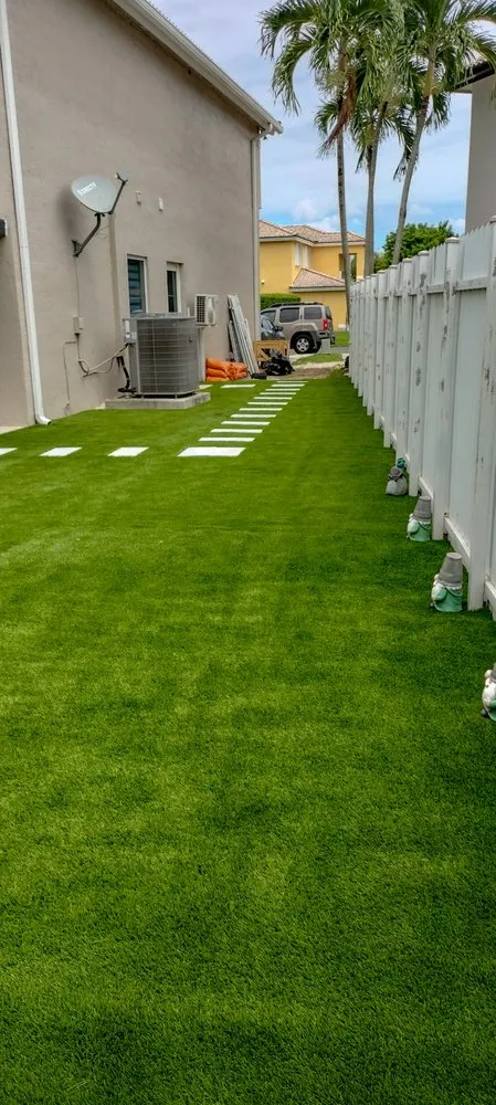 Custom yard cleanup service in Homestead, FL by Miniplants Landscaping