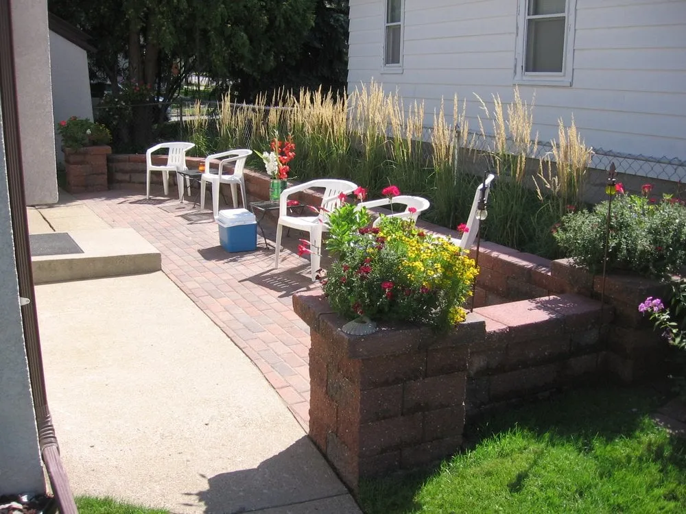 Custom lawn mowing service in Corcoran, MN - Minnesota Waterscapes