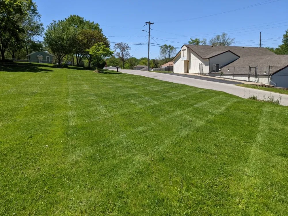 Professional lawn mowing service in Independence, MO by Minute Mow Lawn Services