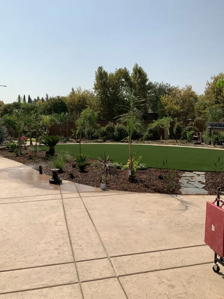 Affordable lawn mowing service in Madera, CA - Miracle Grow Landscape