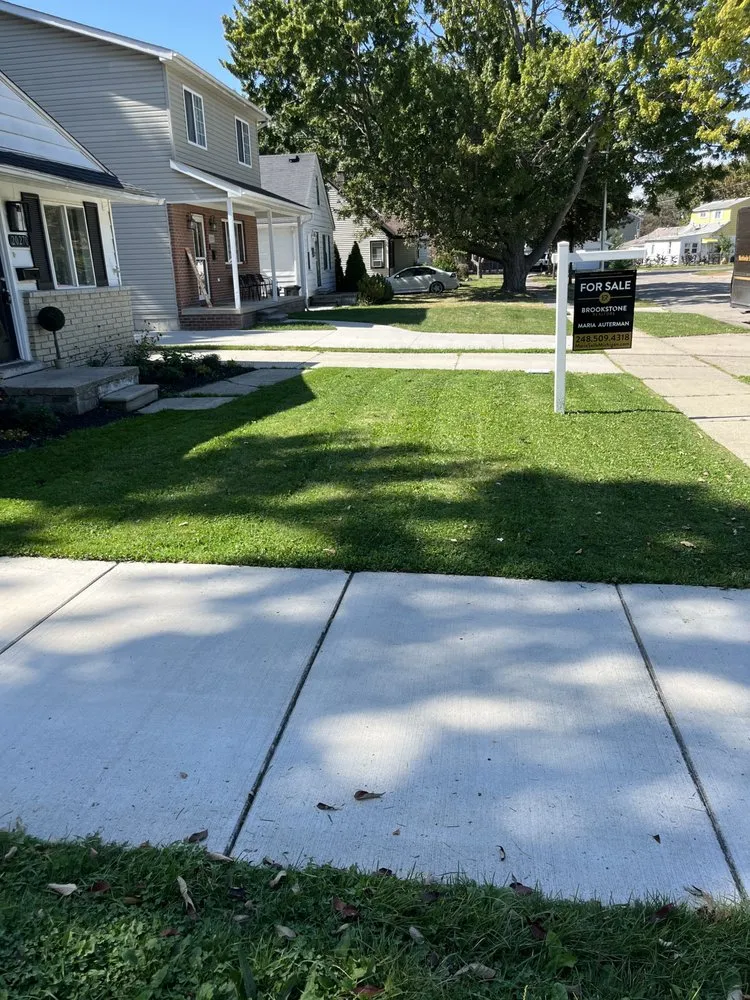 Professional yard maintenance in St. Clair Shores, MI by Miracle Landscaping