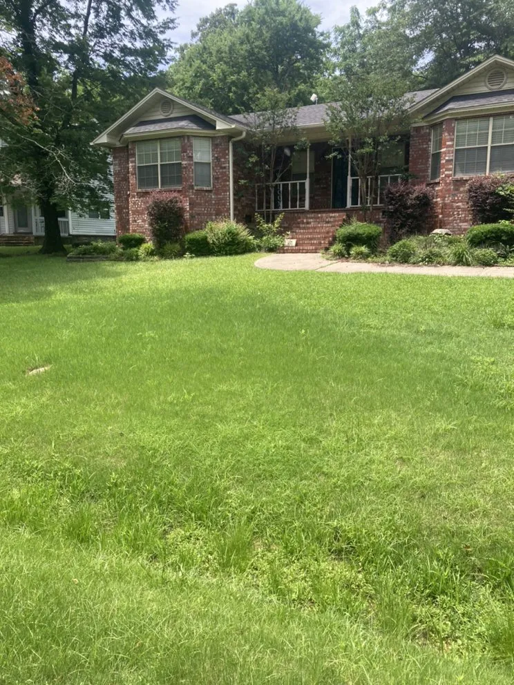 Local lawn mowing service in Conway, AR - Miracle Lawns & Landscaping