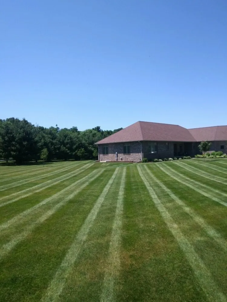 Local yard maintenance in Lansing, MI - Miracle property maintenance
