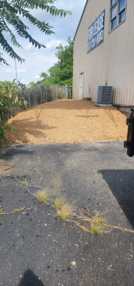 Reliable residential landscaping in Lansing, MI by Miracle property maintenance