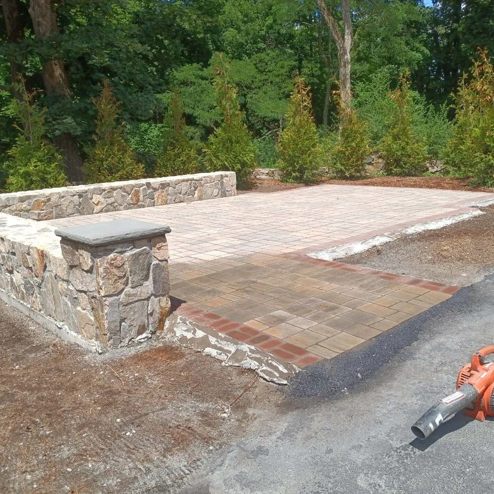 Top-rated lawn mowing service in Waltham, MA - Miranda Landscaping Maintenance