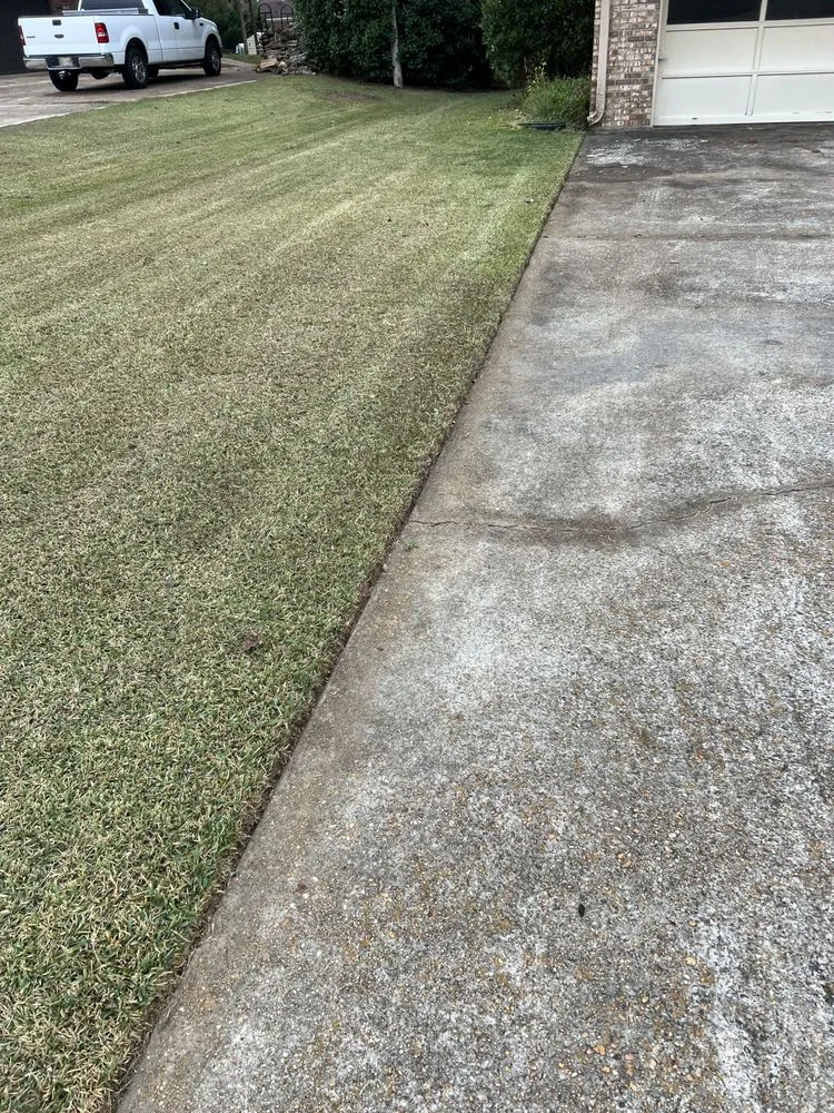 Affordable yard cleanup service in Tupelo, MS by Mississippi Baddboyy Lawncare