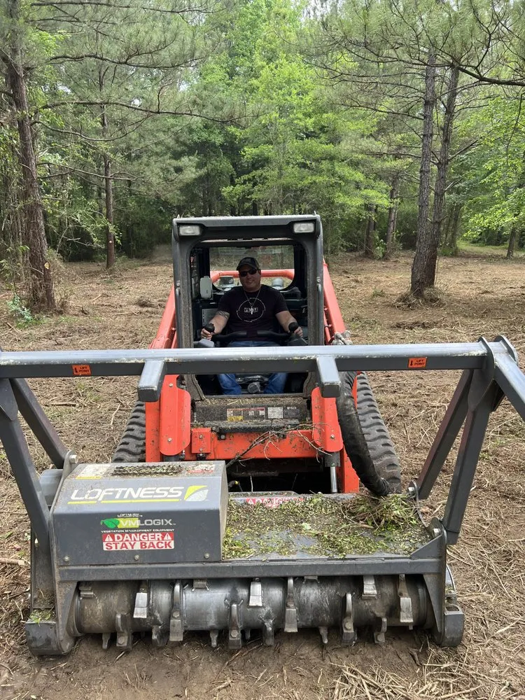 Trusted garden landscaping experts serving Laurel, MS - Mississippi Mulching