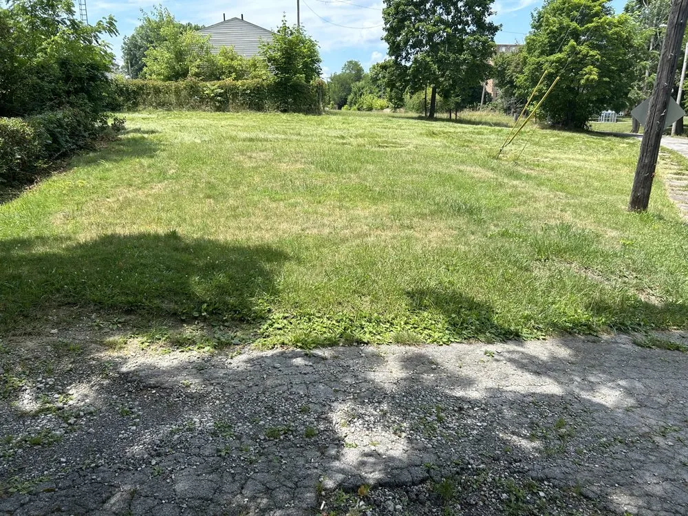 Affordable lawn mowing service for outdoor upgrades in Youngstown, OH by Mister Fantastic