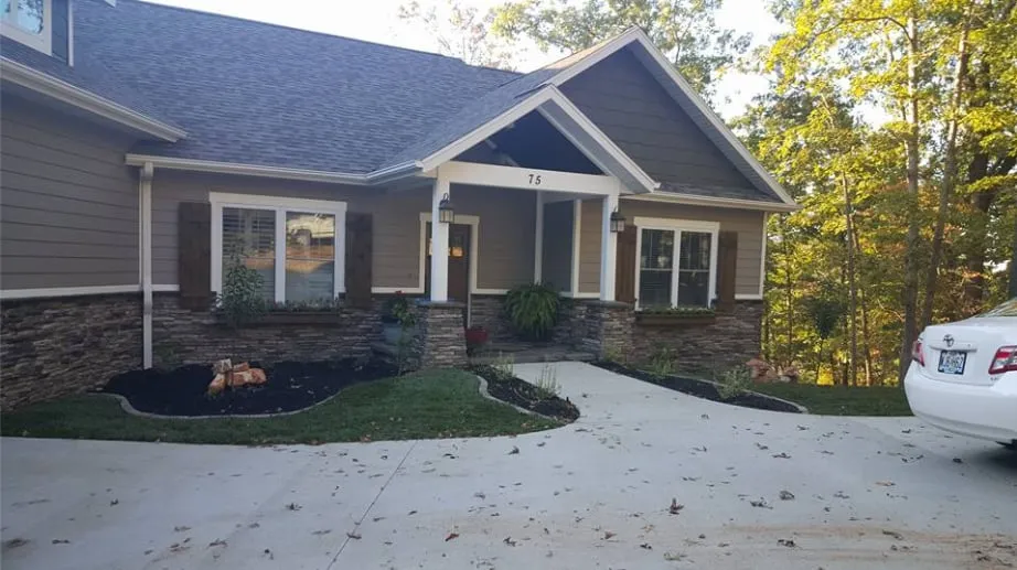 Professional lawn mowing service experts serving Eldon, MO - Misty Creek Landscapes