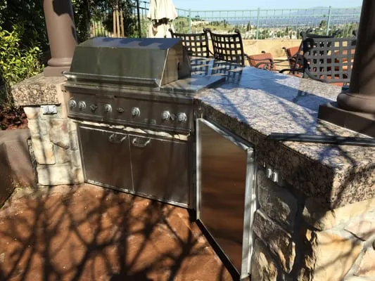 MJ Construction & Landscaping Logo