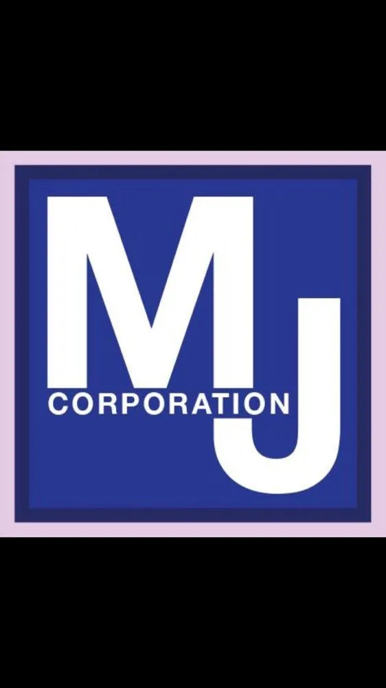 Top-rated yard cleanup service for beautiful yards across Coral Springs, FL - M&J Corporation