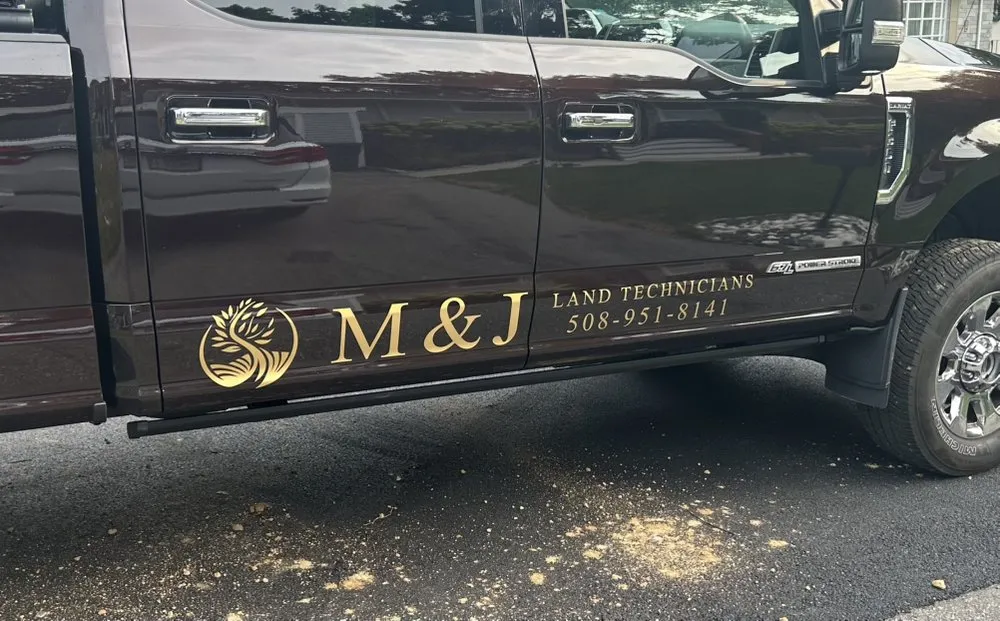 Reliable lawn care service experts serving Dartmouth, MA - M&J Land Technicians