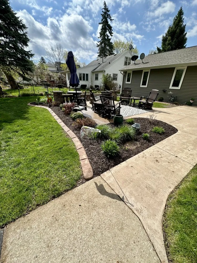 Custom yard maintenance in De Pere, WI - MJ Landscaping & JunkRemoval