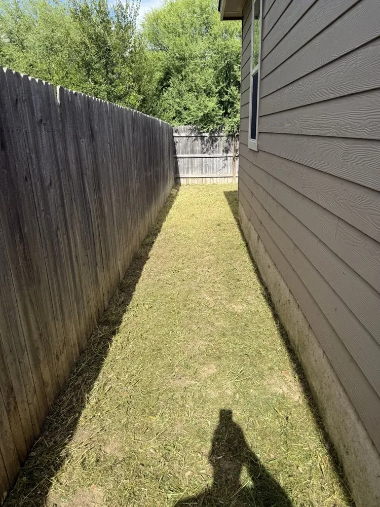 Expert yard maintenance in San Antonio, TX by MJ Lawn Care