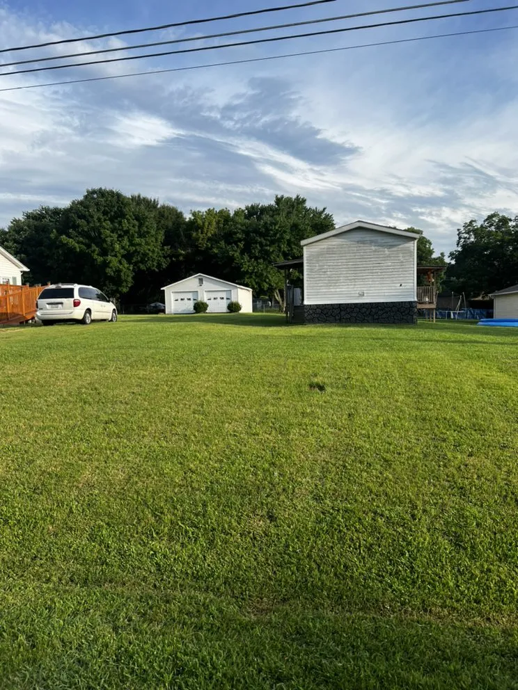 Local yard maintenance experts serving Thomasville, NC - M&J lawn service