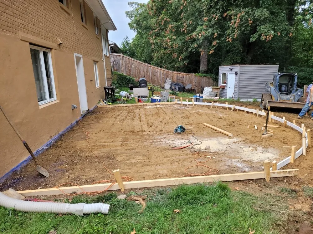 Custom yard maintenance in Triangle, VA by MJ Navarro Landscaping