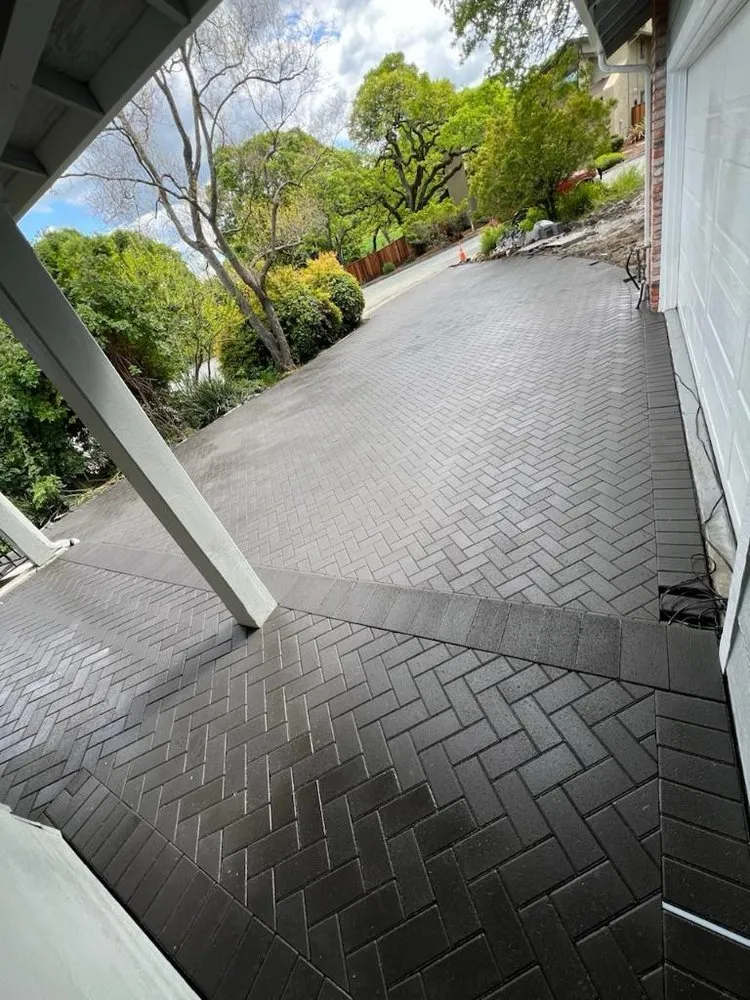 Affordable lawn care service in Richmond, CA by M&J Prime Builders