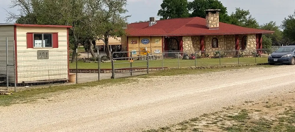 Custom yard maintenance near you in Killeen, TX by MJC Lawn Service and More