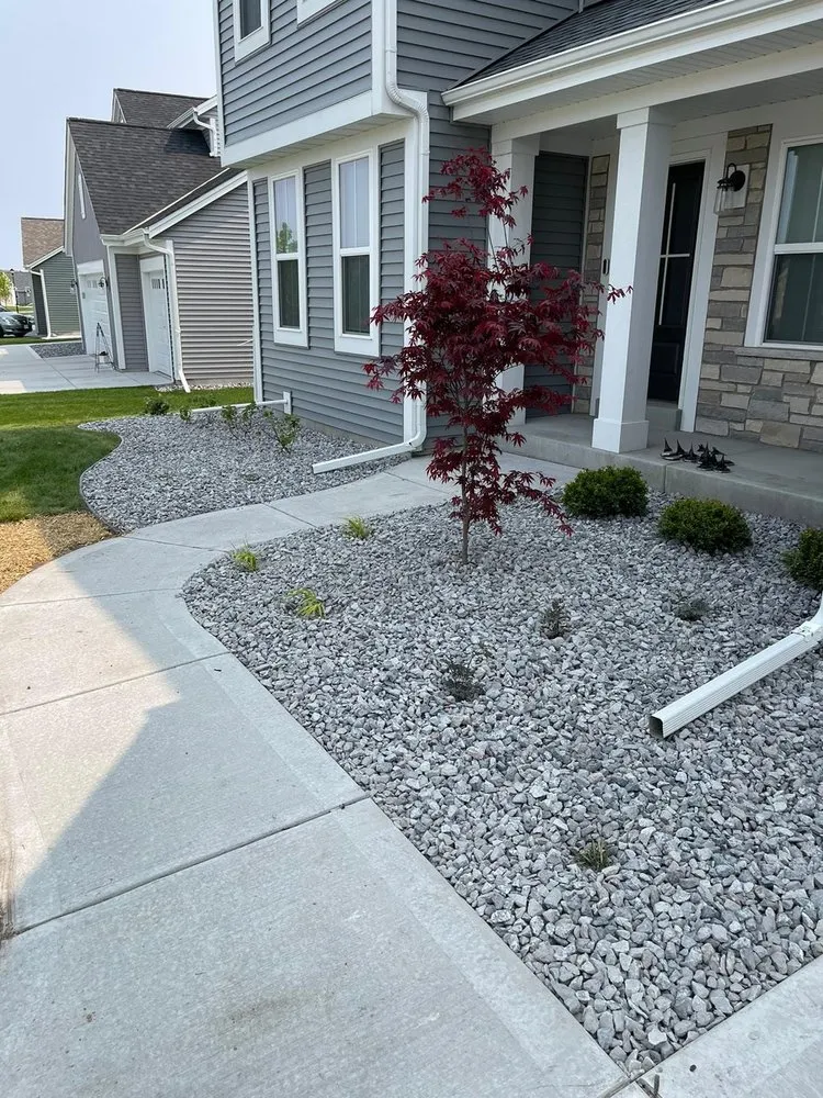 Custom garden landscaping in Oconomowoc, WI by MJD Landscaping