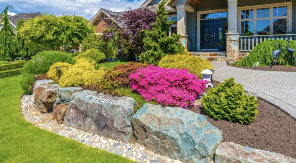 Expert residential landscaping in Park City, IL by Mjmd