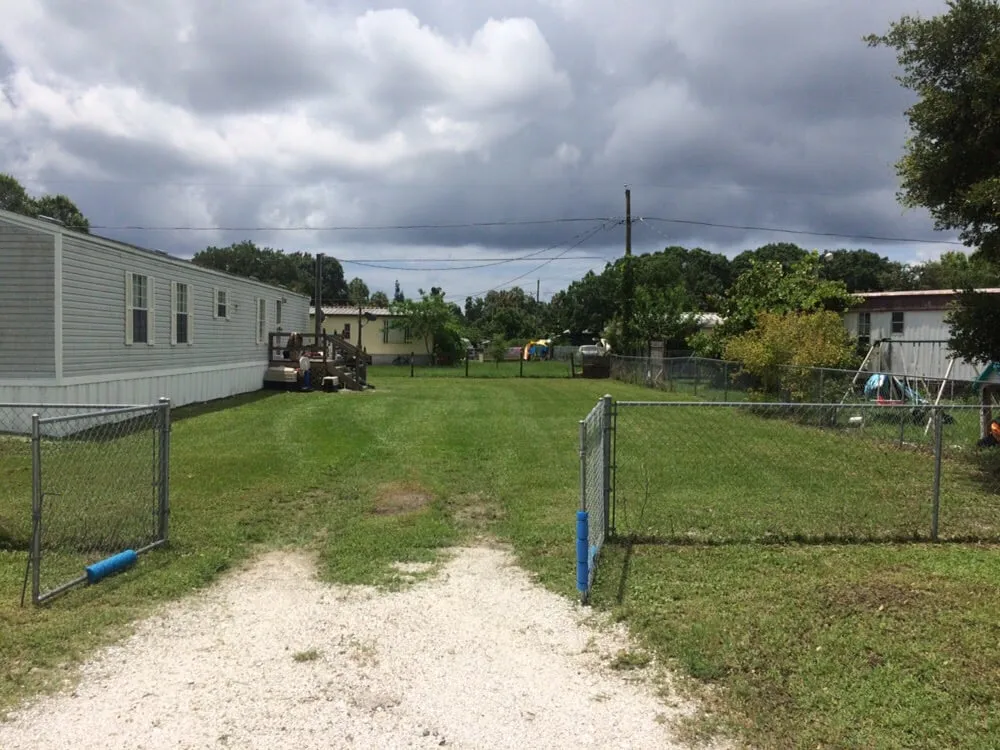 Trusted yard maintenance with custom design in Okeechobee, FL by MJR's Lawn Service