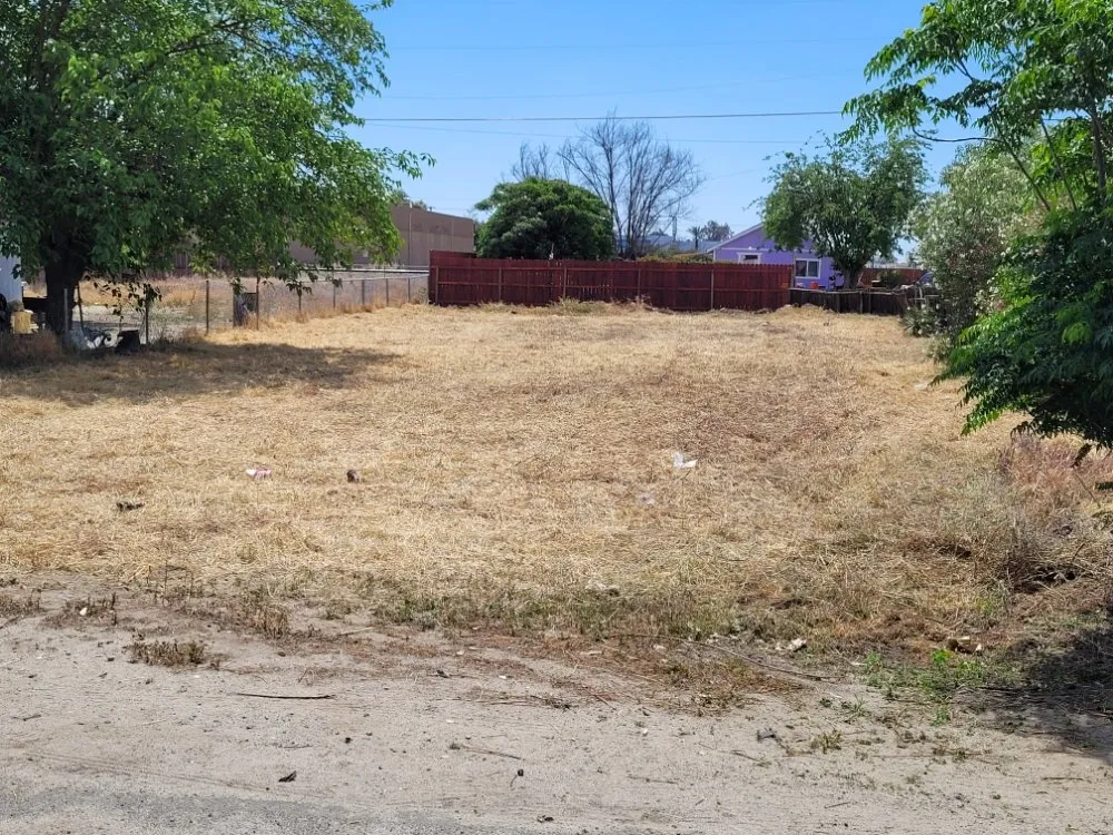 Affordable yard maintenance in Hanford, CA - MJ's Lawn Care