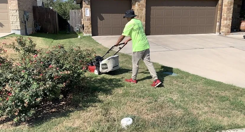Reliable yard cleanup service for beautiful yards across Kyle, TX - MJ’s Lawn Cutters