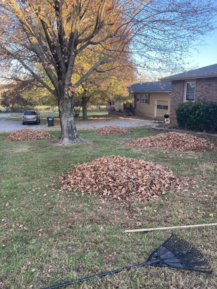 Professional lawn mowing service experts serving Bolivar, MO - MK Cleanup