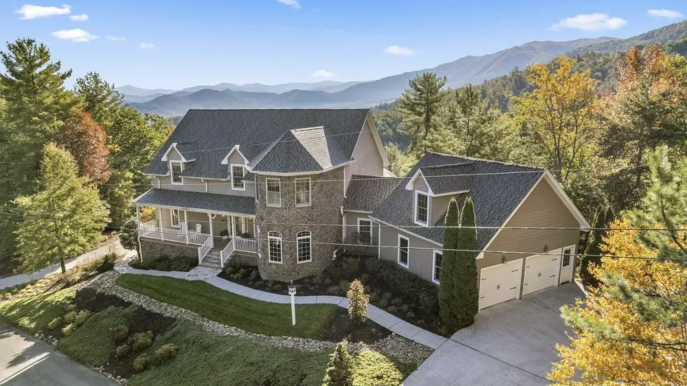 Custom yard cleanup service experts serving Knoxville, TN - M&K Landscaping