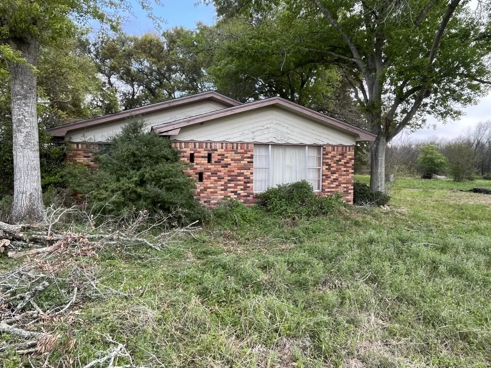 Affordable residential landscaping in Bellville, TX - MKM Services