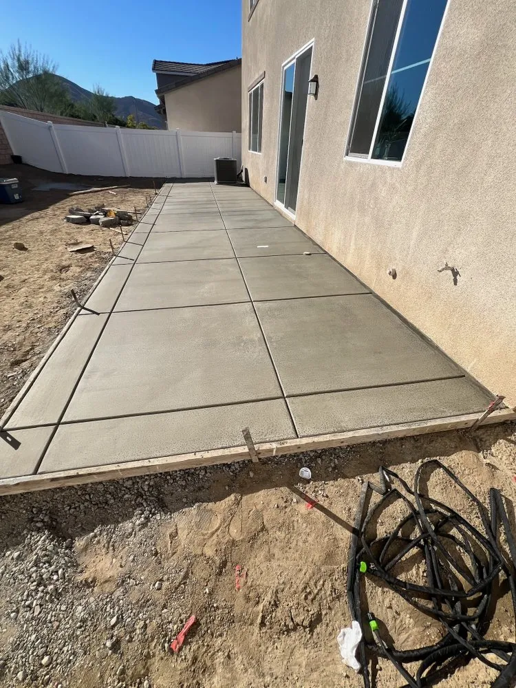 Local yard cleanup service in Hemet, CA by MKZ Construction