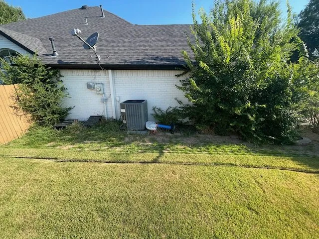 Professional yard cleanup service in Trophy Club, TX by Mlawns