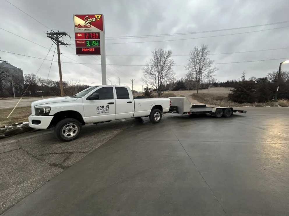 Local yard cleanup service experts serving Lincoln, NE - MLS Removals