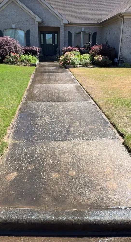 Professional garden landscaping for beautiful yards across Franconia, VA - M&M Cleaning Services