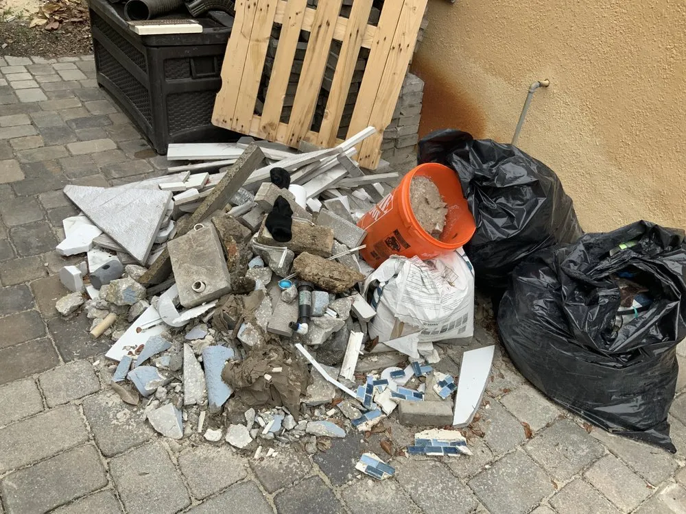 Trusted yard maintenance in Orlando, FL by M&M Construction And Landscape Specialist