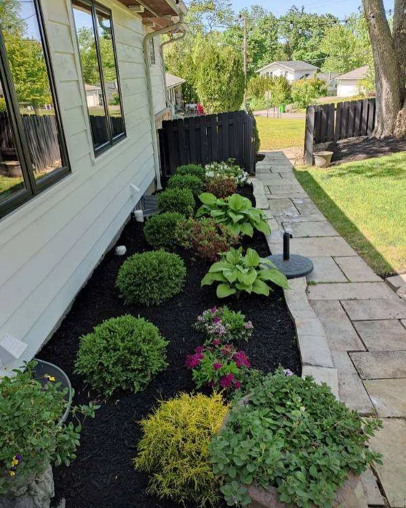 Custom landscape installation experts serving Chagrin Falls, OH - M&M Landscape services