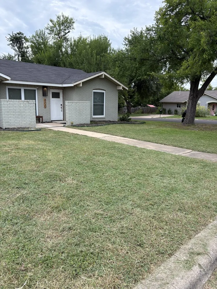 Affordable lawn mowing service in Taylor, TX - M&M Landscaping Services