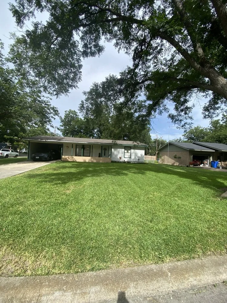 Trusted outdoor landscaping for beautiful yards in Taylor, TX by M&M Landscaping Services