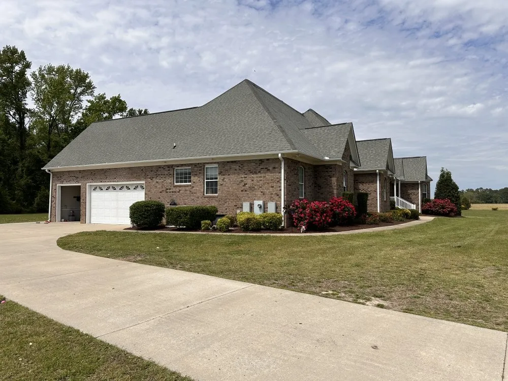Custom yard maintenance in Walstonburg, NC - M&M Landscaping