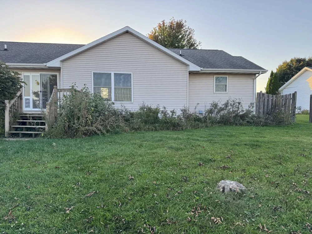 Local yard maintenance in Freedom, WI - M&M Lawn Care Services