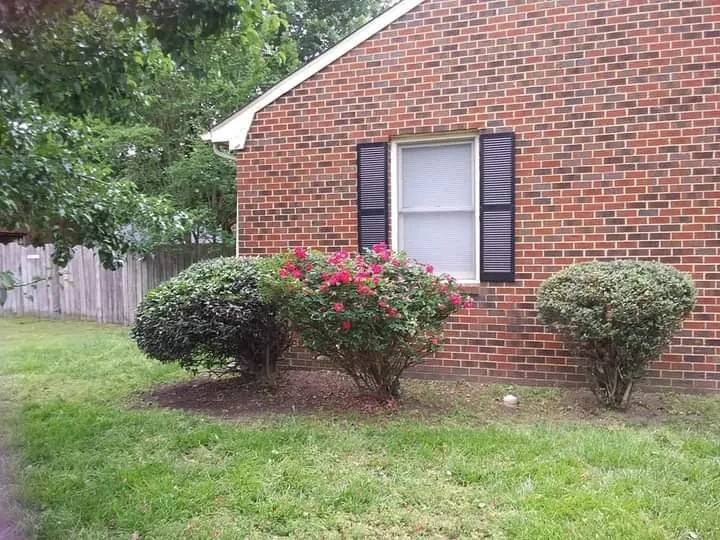 Top-rated residential landscaping with custom design in Yorktown, VA by M&M Lawn Care Services