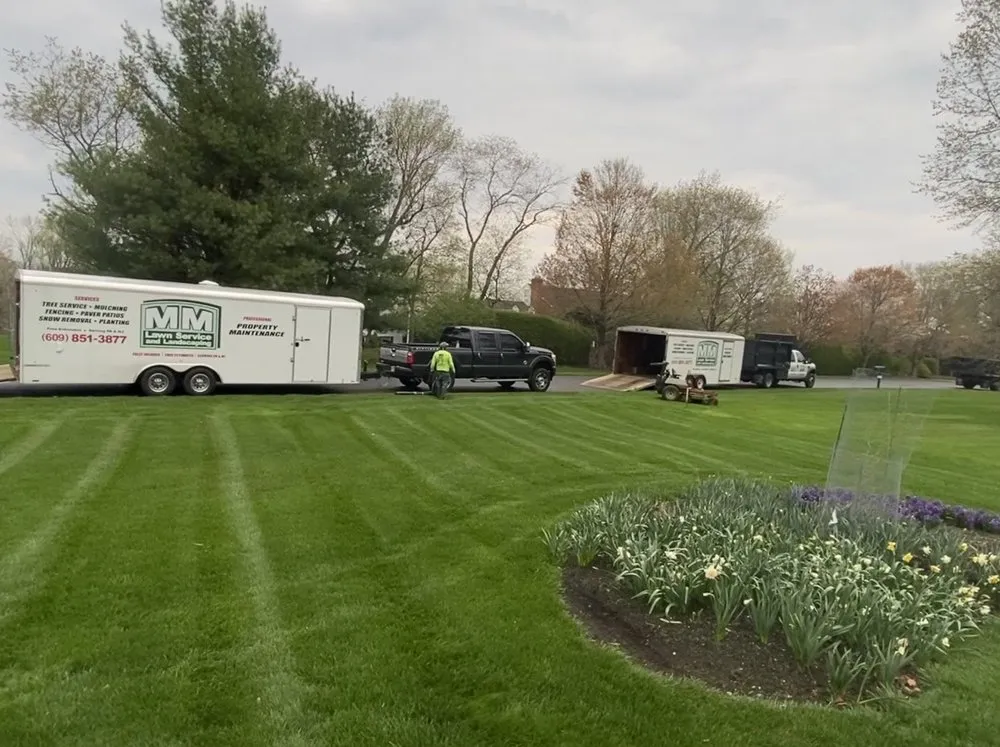 Affordable yard cleanup service in Warminster, PA - MM Lawn Service and Landscaping