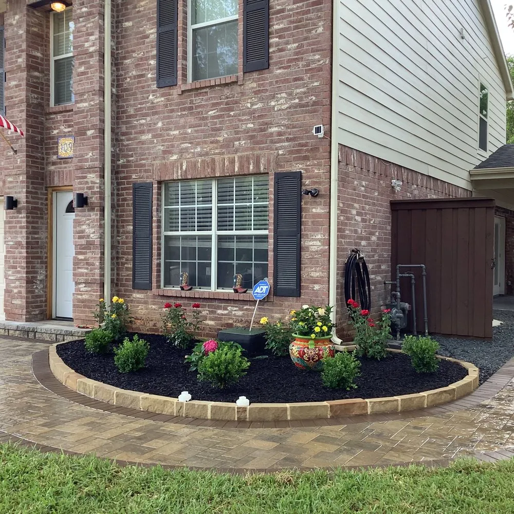 Top-rated residential landscaping in Venus, TX by M&M Martinez landscaping and paving