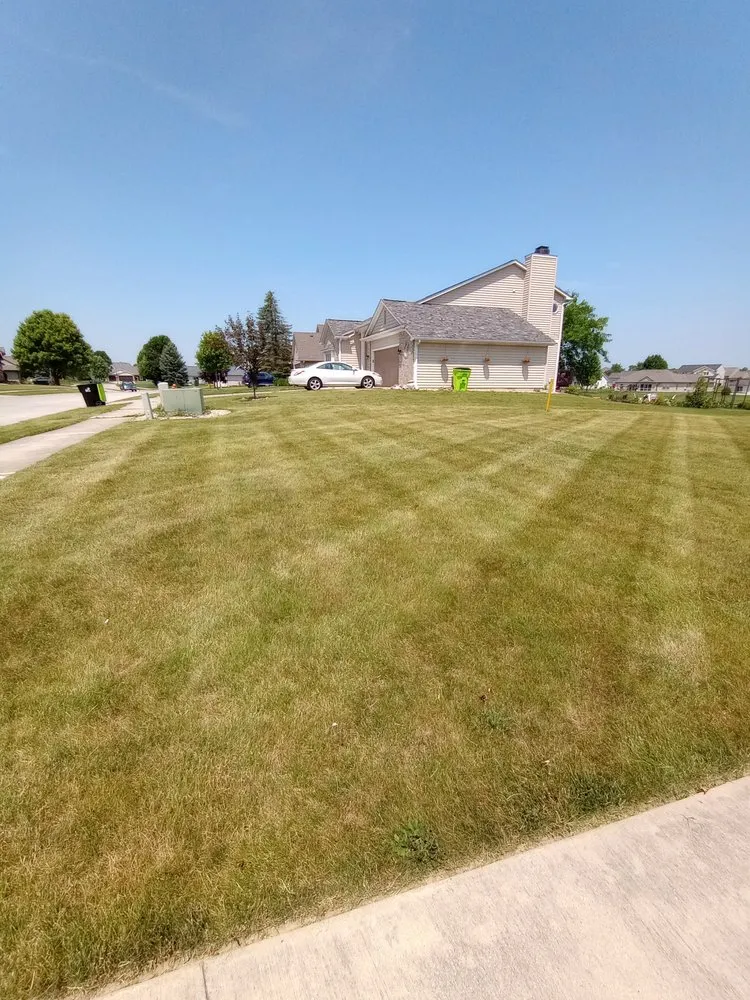 Top-rated garden landscaping in Andrews, IN by M&M Outdoor Services