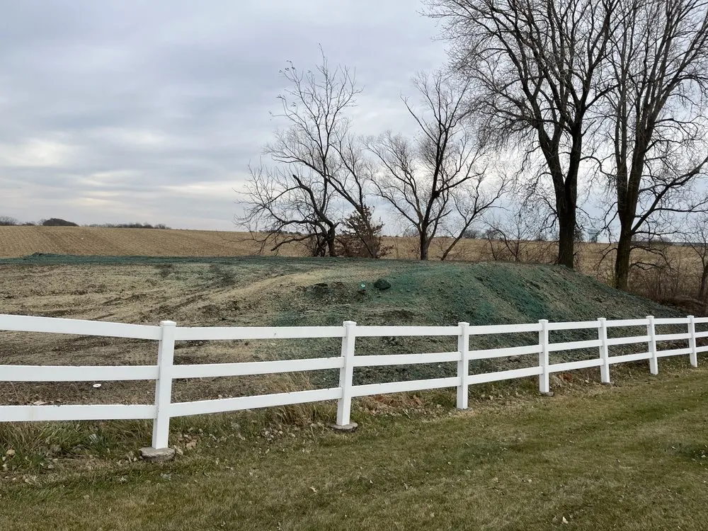 Top-rated yard maintenance experts serving Des Moines, IA - M&m Outdoor Services