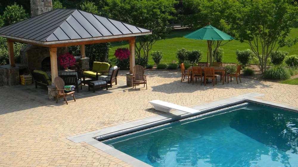 Expert yard maintenance experts serving Sterling, VA - M&M Professional Landscaping